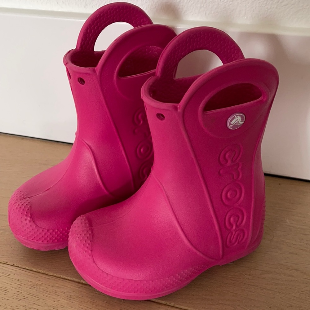 Crocs Pink Toddler Size 6 waterproof rainboots